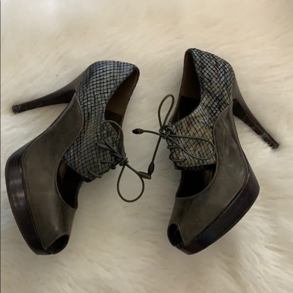 Stuart Weizman | Textured Peep Toe Mermaid Heel - image 1